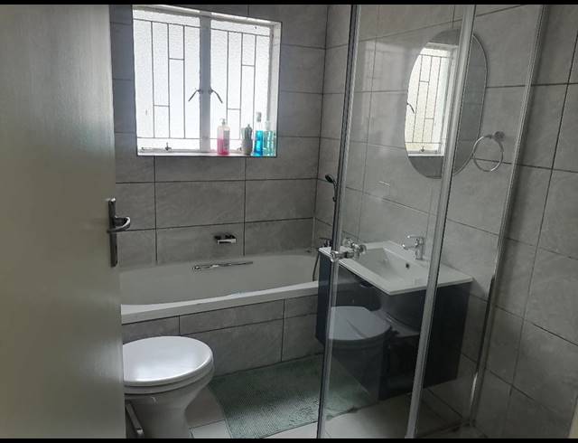 3 bed property to rent in WINCHESTER HILLS